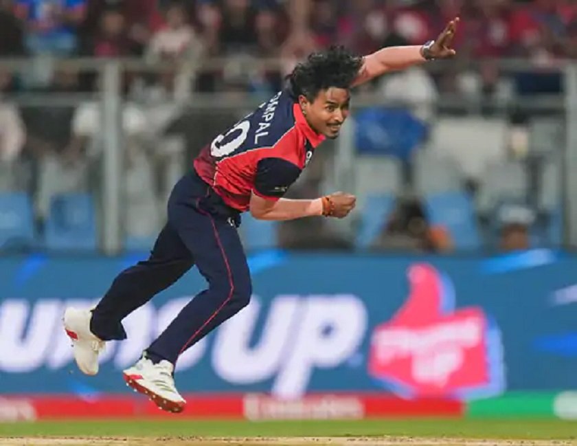      आइसिसी टी–२० विश्वकप : स्कटल्याण्डविरुद्ध नेपालले बलिङ गर्दै   