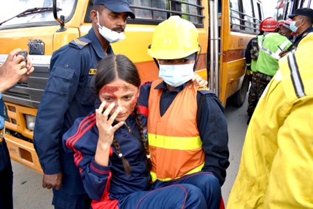 सल्लाघारीस्थित मुख्य चोकमै जब दुई वटा बस ठोक्किए…