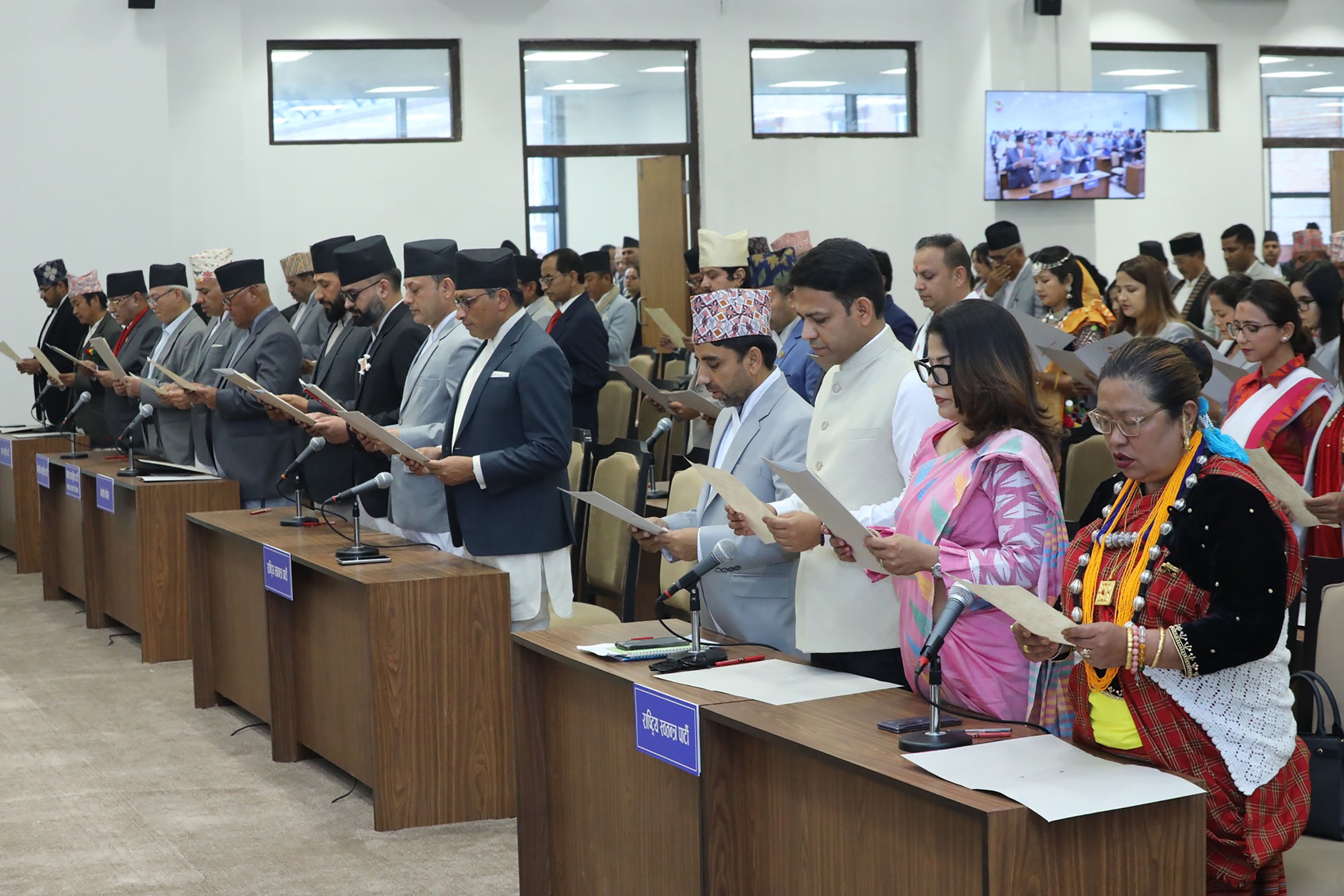      प्रतिनिधिसभा सदस्यको सपथमा जे देखियो…   