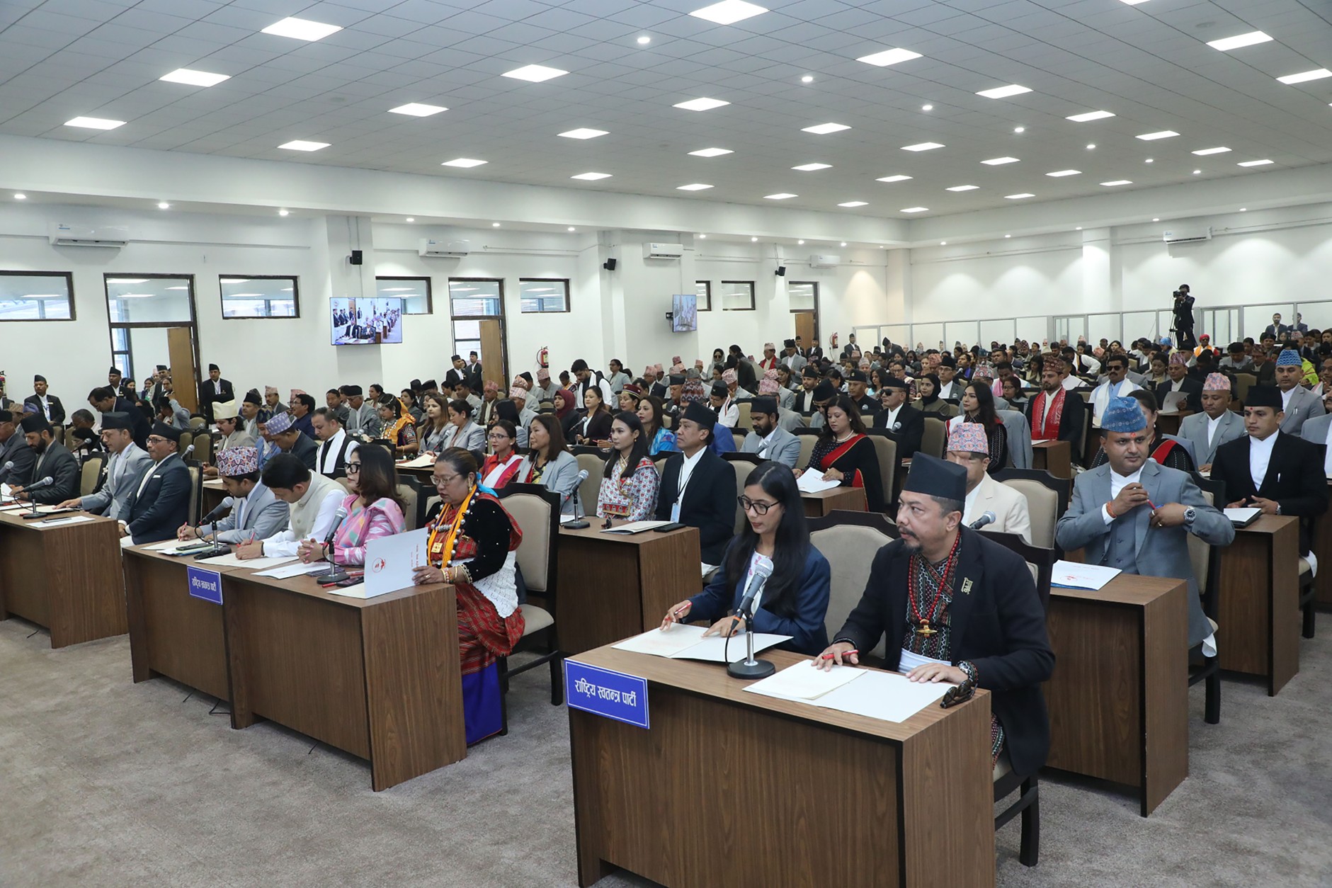      युवा सांसद् भन्छन्– नयाँ पुस्ताको परिवर्तनको आकाङ्क्षा नै आफ्नो एजेण्डा   