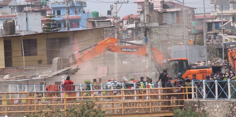     थापाथली क्षेत्रका चालिस प्रतिशत घरटहरा हटाइयो   