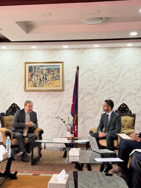      शिक्षामन्त्री पोखरेलसँग बेलायतका राजदूतको शिष्टाचार भेट   