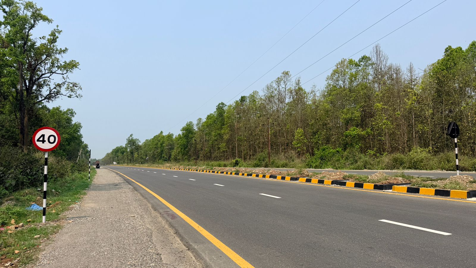     नारायणगढ–बुटवल सडक विस्तार : सडक सुरक्षाको पनि काम जारी   