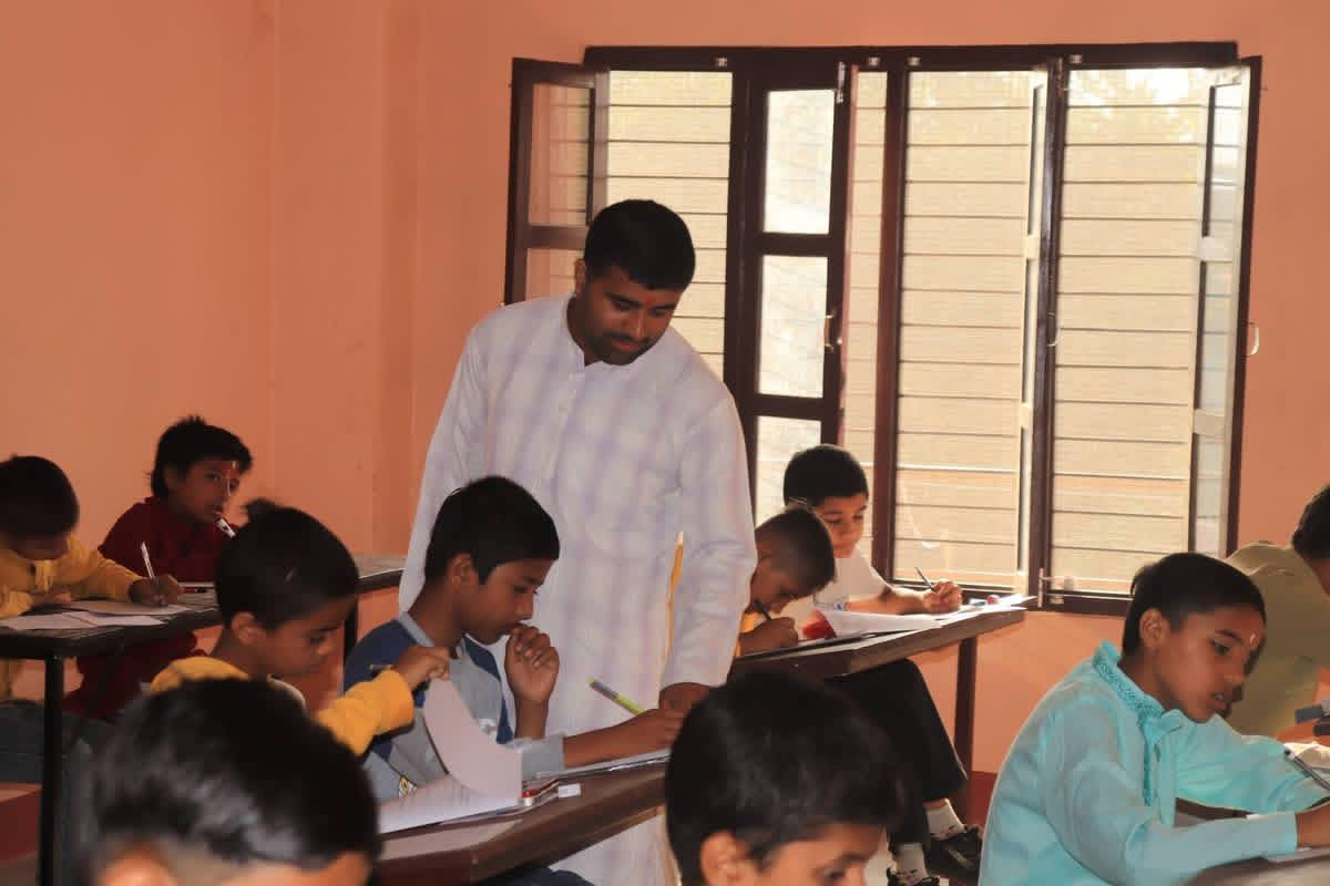     देवघाटका गुरुकूल शिक्षामा विद्यार्थीको आकर्षण   