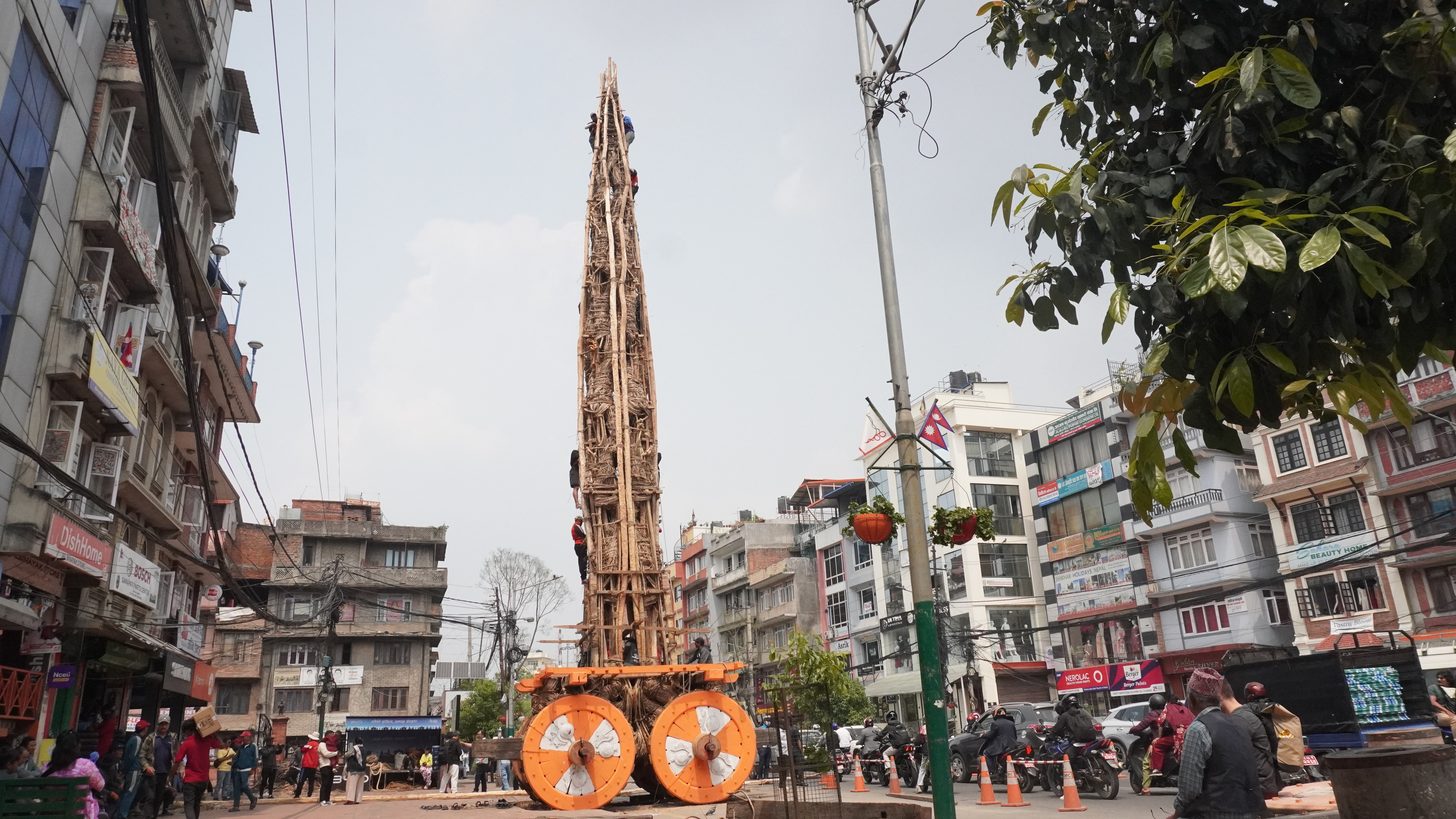     ललितपुरमा शनिबार रातो मच्छिन्द्रनाथको रथारोहन हुने   