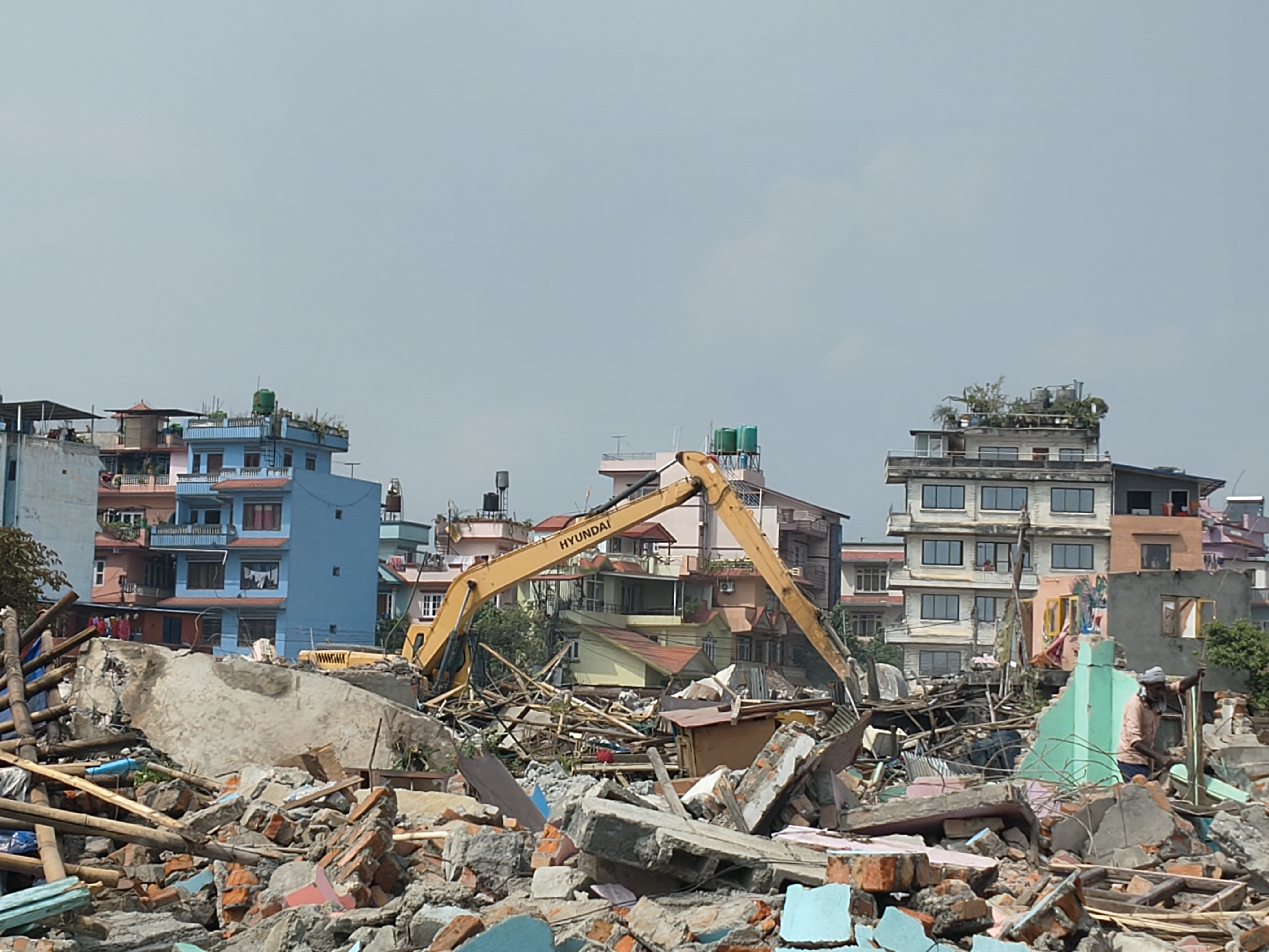     गैरीगाउँका भत्काउन बाँकी घर पुनः भत्काउन सुरु   