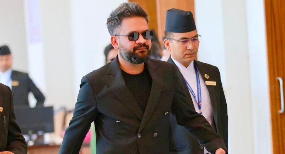 तत्कालका लागि प्रधानमन्त्रीले गृह मन्त्रालय आफैसँग राख्ने