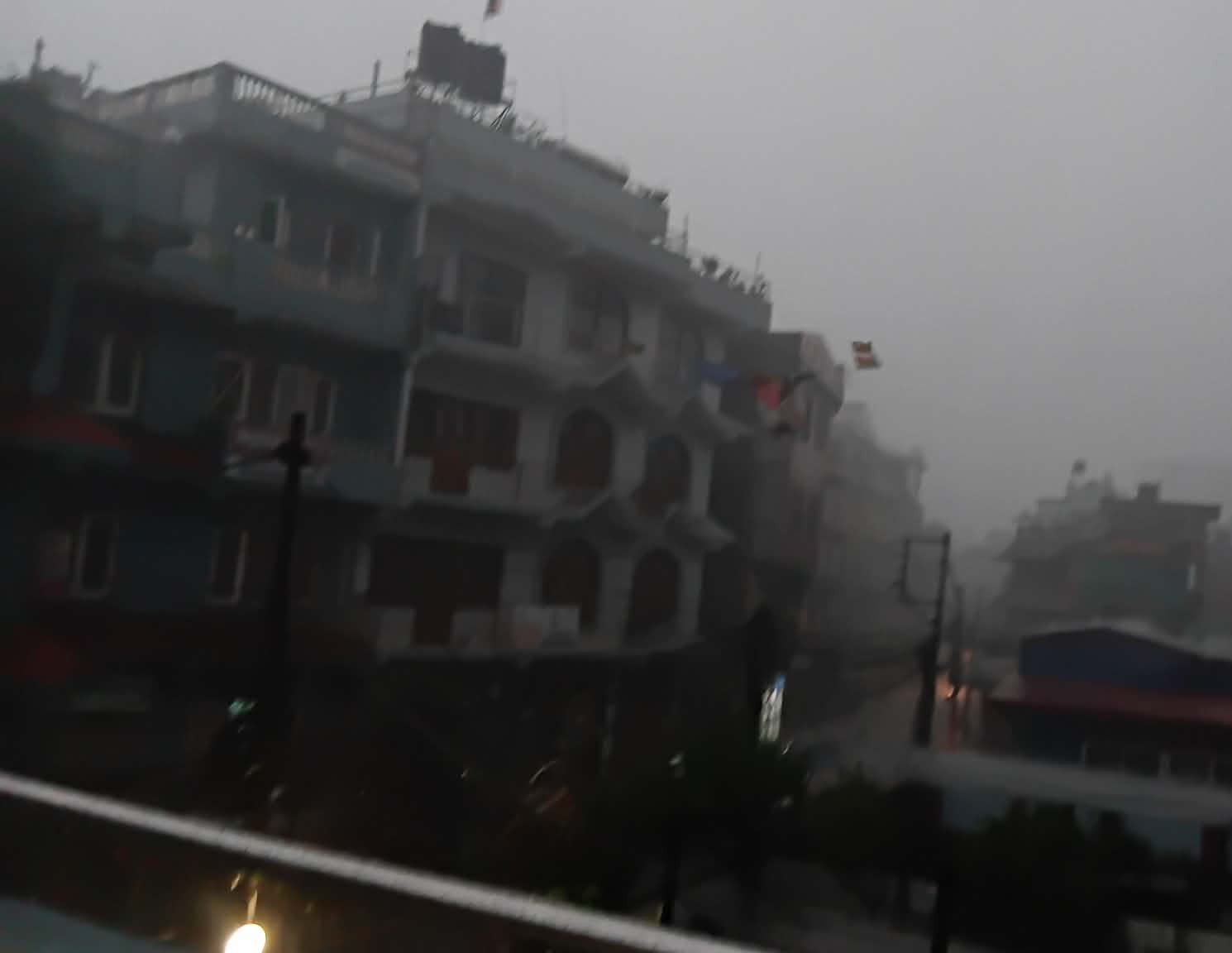 उपत्यकामा हावाहुरीसहित वर्षा