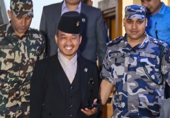     गृहमन्त्री गुरुङद्वारा राजीनामा घोषणा   