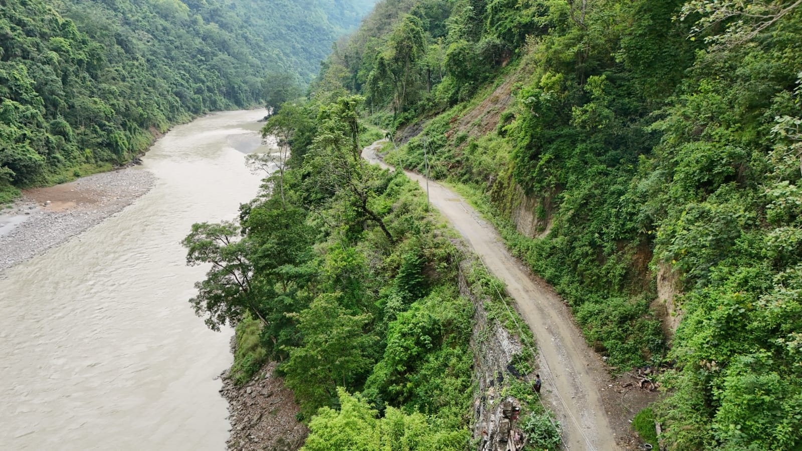     बुद्धसिंह मार्गः करोडौँ बजेट, तर निर्माणमा छैन गति   