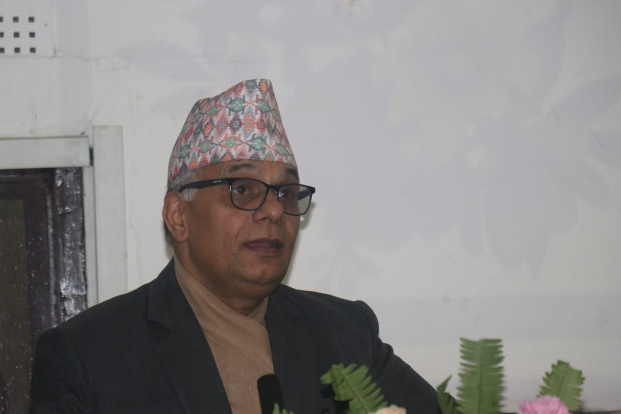     सार्वजनिक सेवा प्रवाहलाई प्रभावकारी बनाउन मुख्यसचिव अर्यालको निर्देशन   