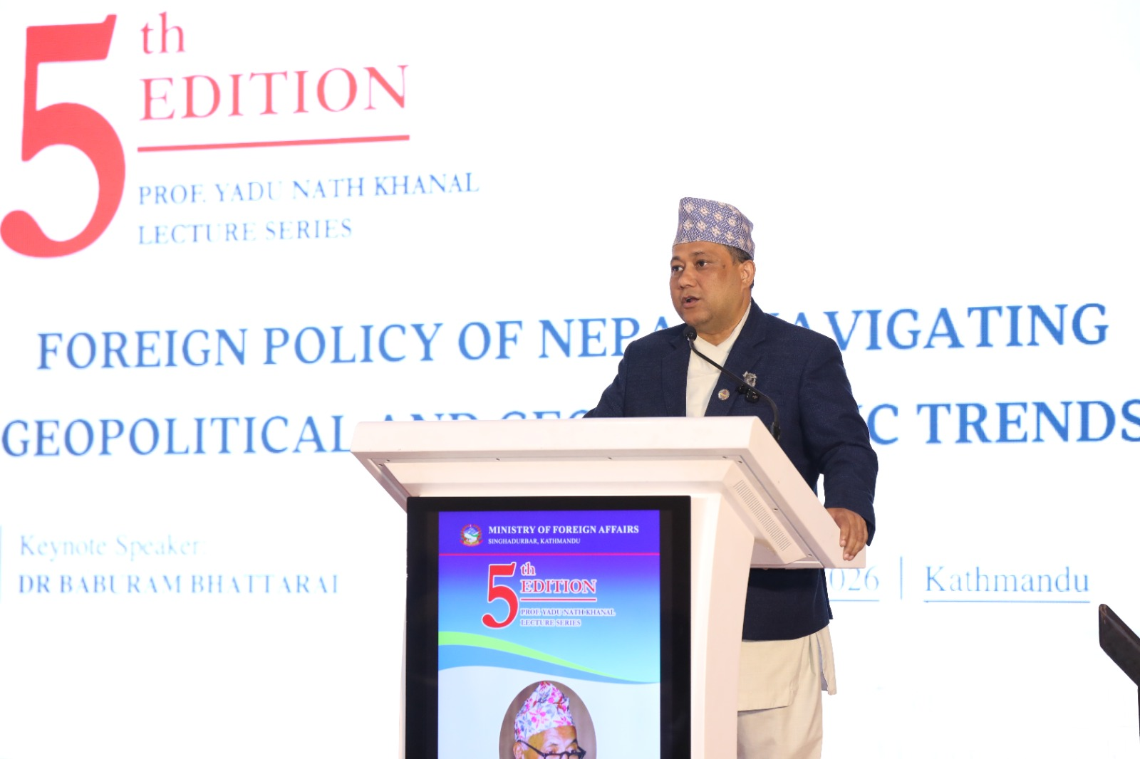     सरकारले परिणाममुखी विकास कूटनीतिमा जोड दिएको छः परराष्ट्रमन्त्री खनाल   