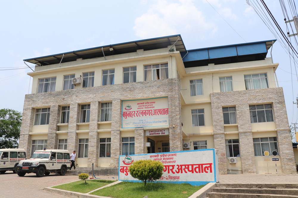     आलेखः प्रदेशभरिका बिरामीको भरोसा बन्दै रत्ननगर अस्पताल   