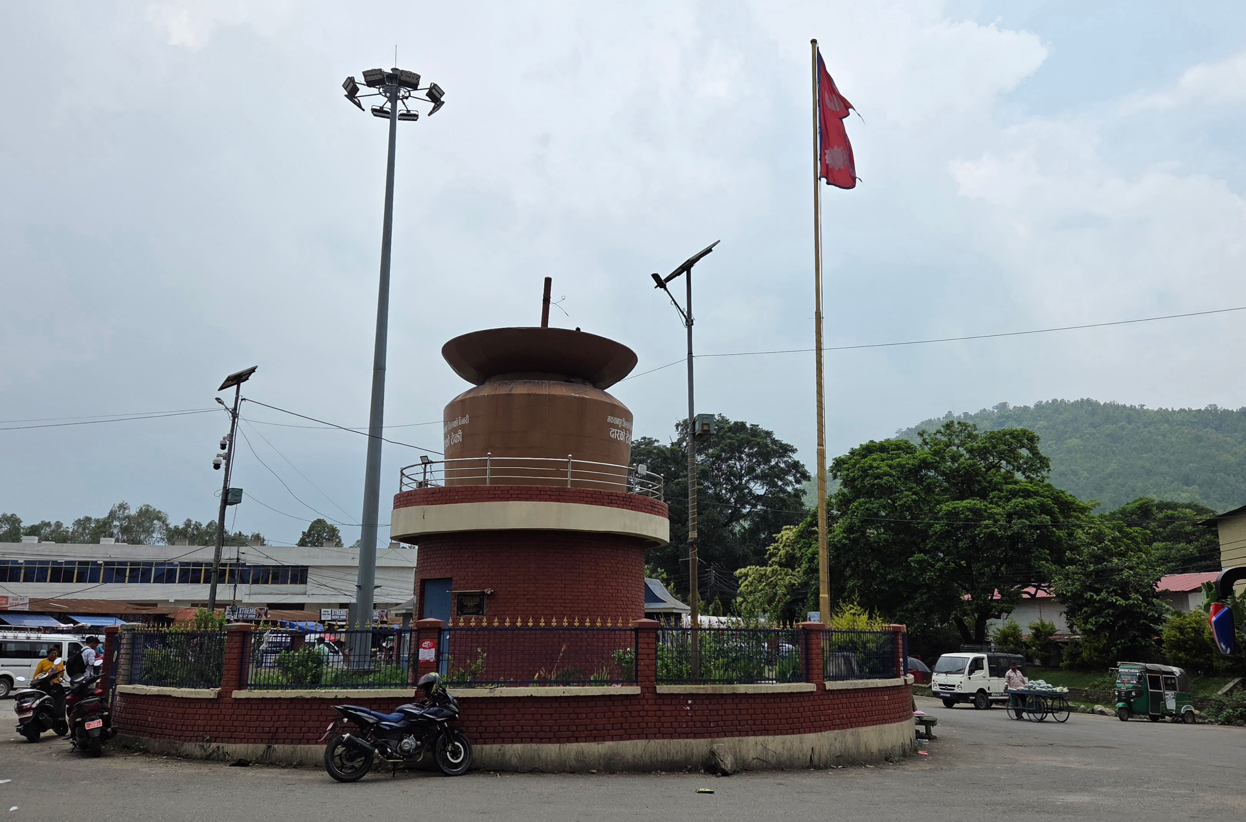     उद्यमशीलता एवम् पर्यटनसँग जोडिँदै मकवानपुरको दारको ठेकी   