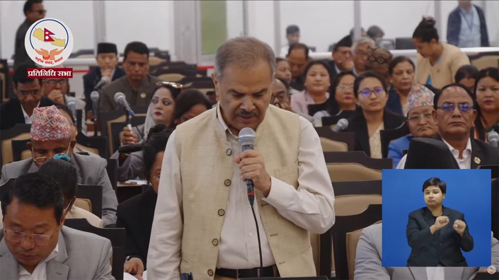     प्रधानमन्त्रीले आफ्नो अभिव्यक्तिबारे संसदमा स्पष्ट पार्नुपर्ने विपक्षीको माग   