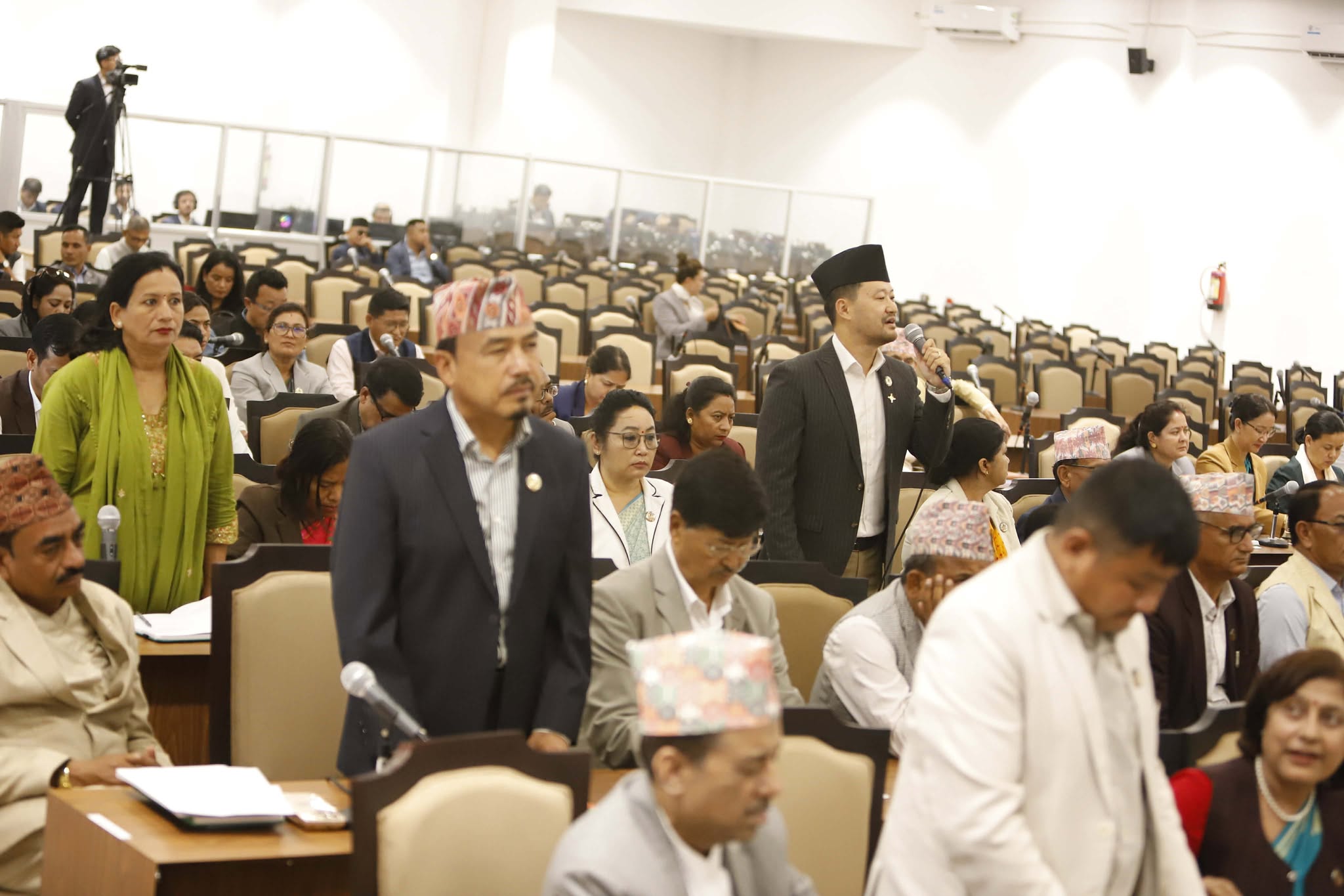     प्रतिनिधिसभाको बैठक १५ मिनेटका लागि स्थगन   