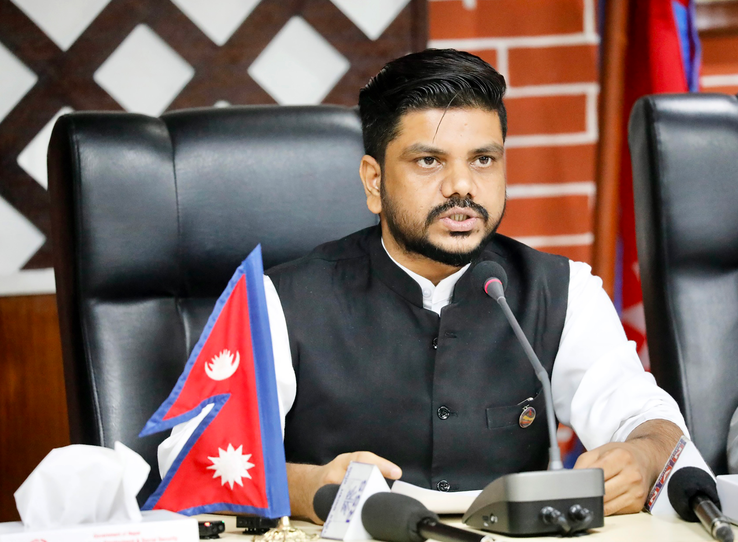    स्वदेशमै रोजगार सिर्जना गर्न मन्त्री यादवको जोड   