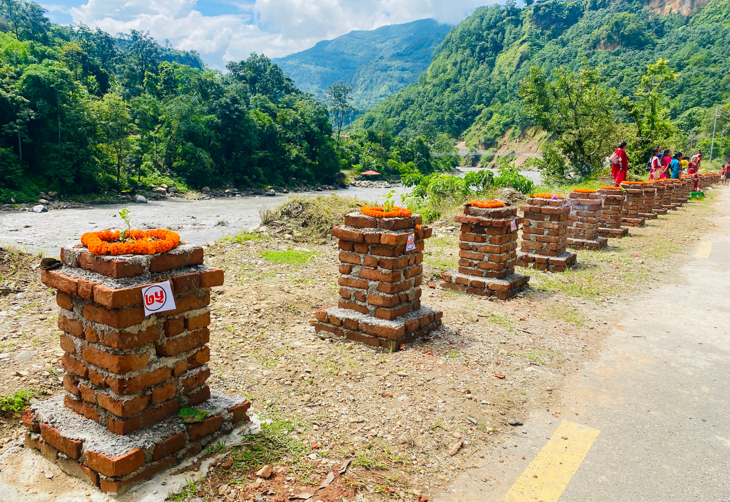     कालीगण्डकी तटमा एक सय आठ तुलसी रोपण   