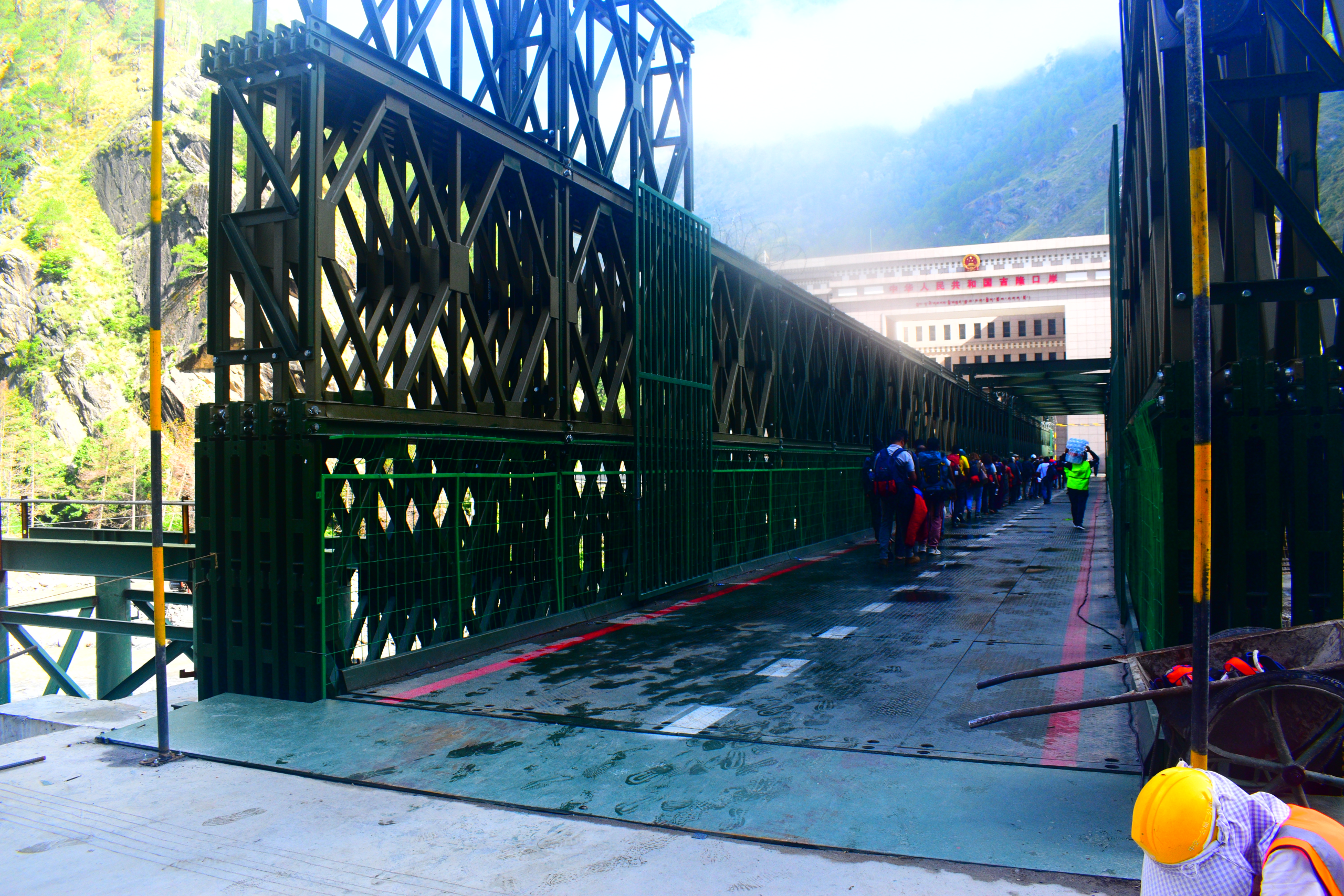     रसुवागढी नाकाको मितेरी पुलबाट आजदेखि सवारी सञ्चालन   