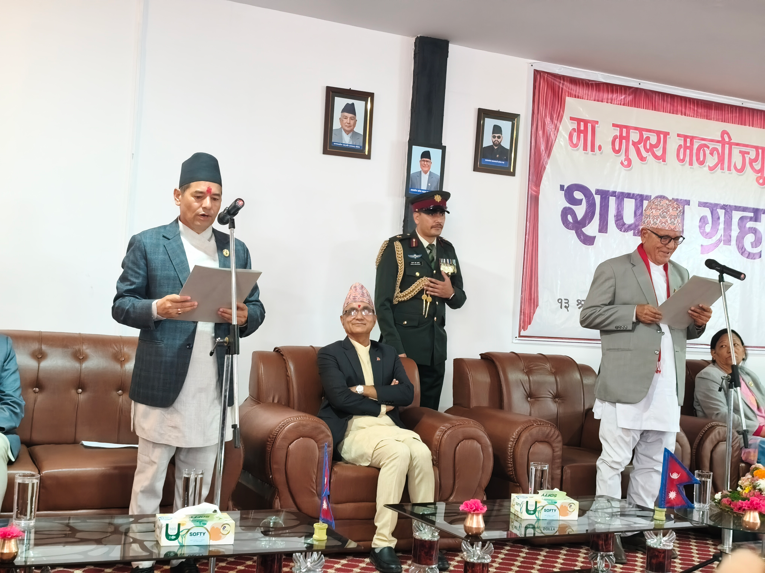     नवनियुक्त मुख्यमन्त्री शाहीद्वारा शपथ   