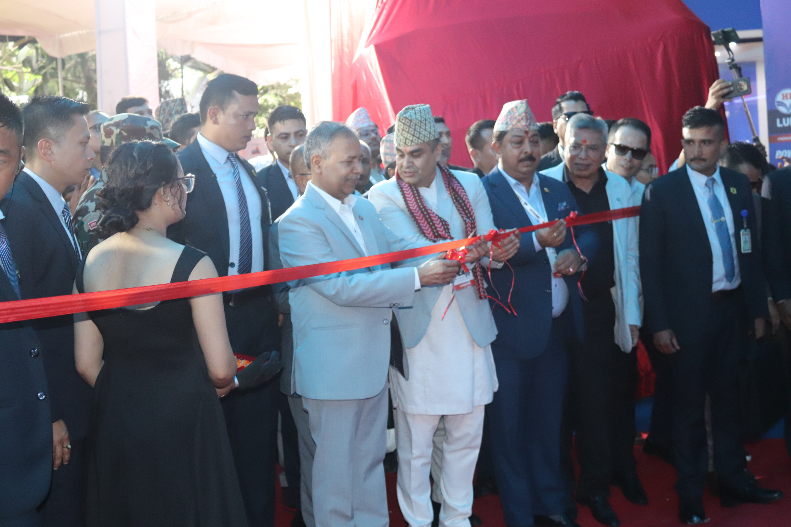     अटोमोबाइल क्षेत्र नेपालको अर्थतन्त्रको मेरुदण्डः उपराष्ट्रपति यादव   