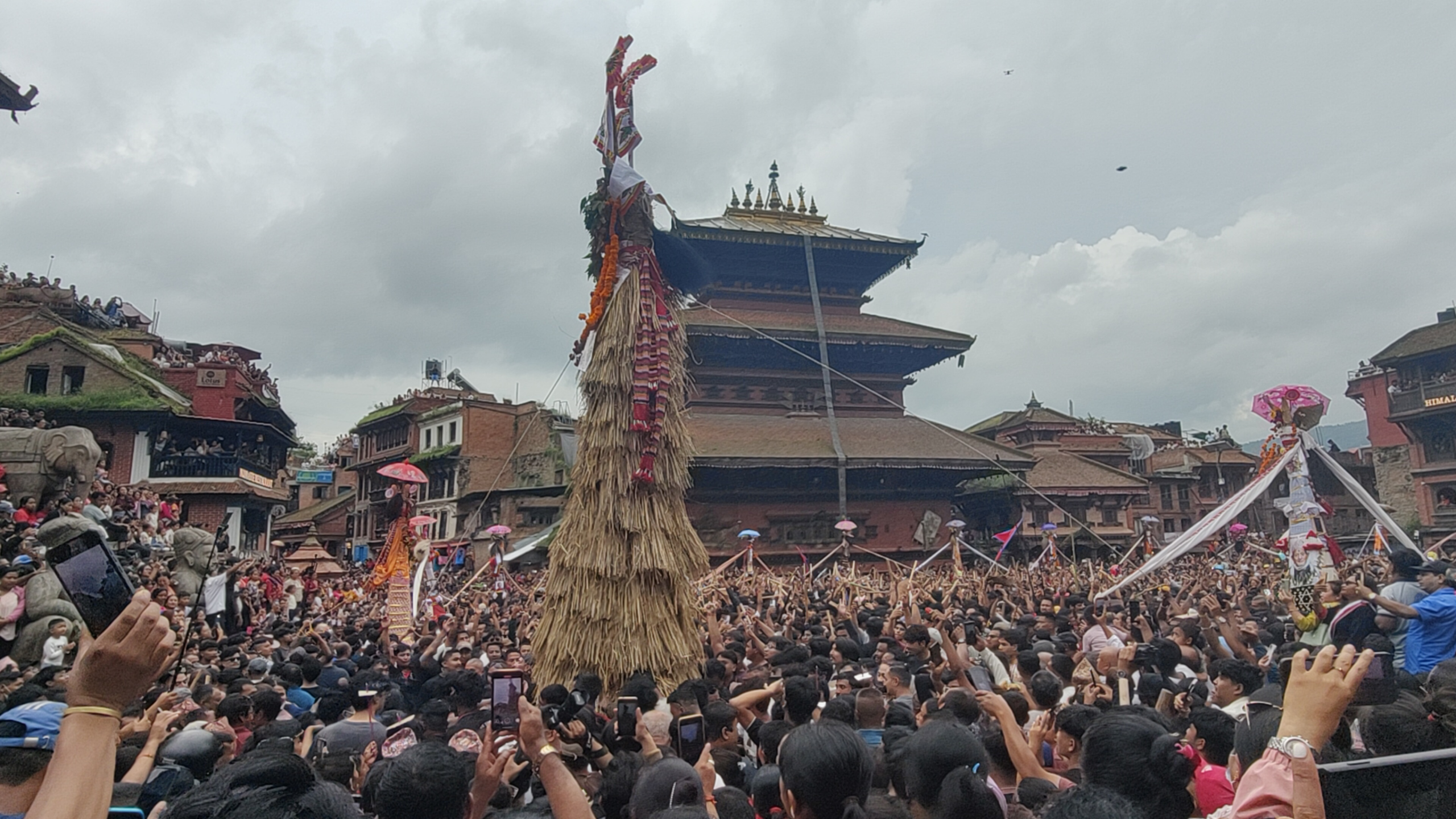     सकियो भक्तपुरको गाईजात्रा   