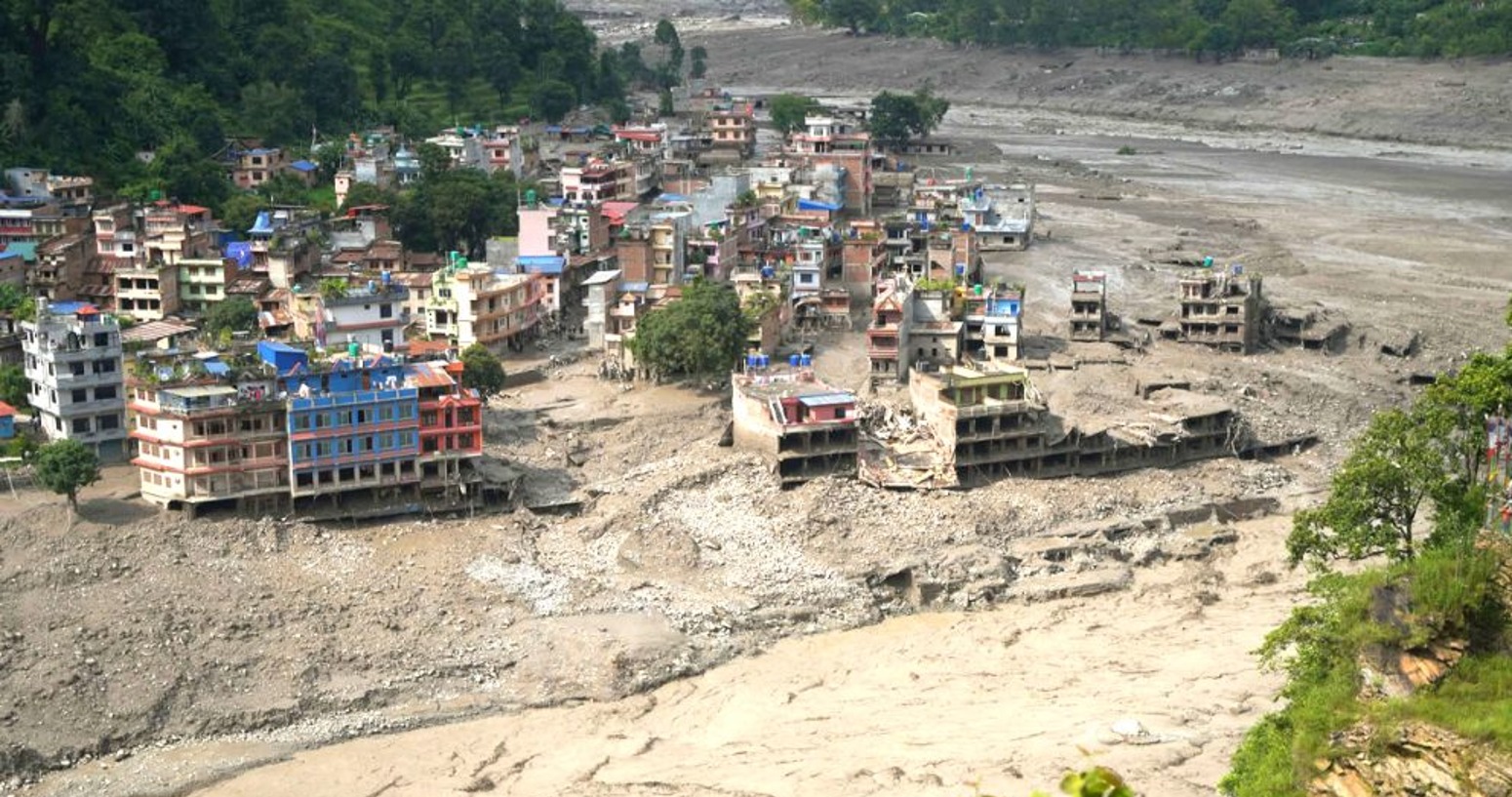     पालुङटारबाट गोसाइँकुण्ड गएका ३१ जना यात्रु सम्पर्कविहीन   