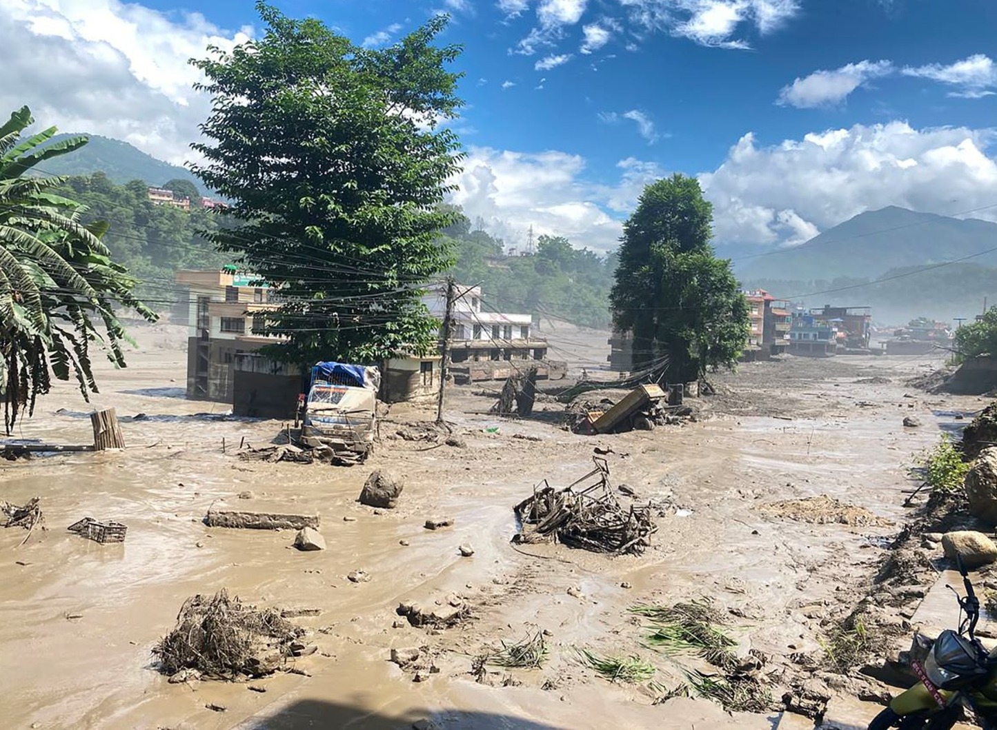 नेपाल–चीन सीमा क्षेत्रको बाढीमा परेकाहरूको उद्धारमा खटिन चिनियाँ राष्ट्रपतिको निर्देशन- धादिङमा भेटियो ६ जनाको शव