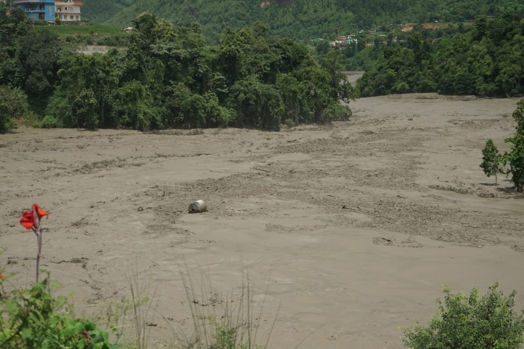 रसुवा बाढी  धादिङमा भेटियो ६ जनाको शव