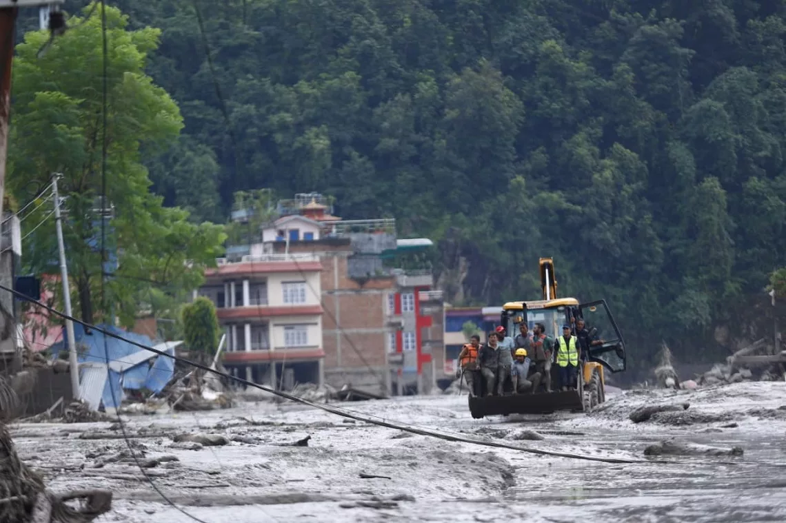     बाढीको कारण हिउँ–चट्टानको हिमपहिरो, तल्लो तटीय क्षेत्रमा सजगता अपनाउन आग्रह   
