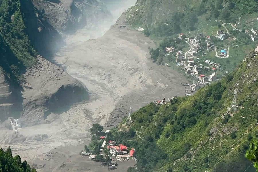 रसुवा बाढी विपद् – हेलिकप्टरबाट उद्धार