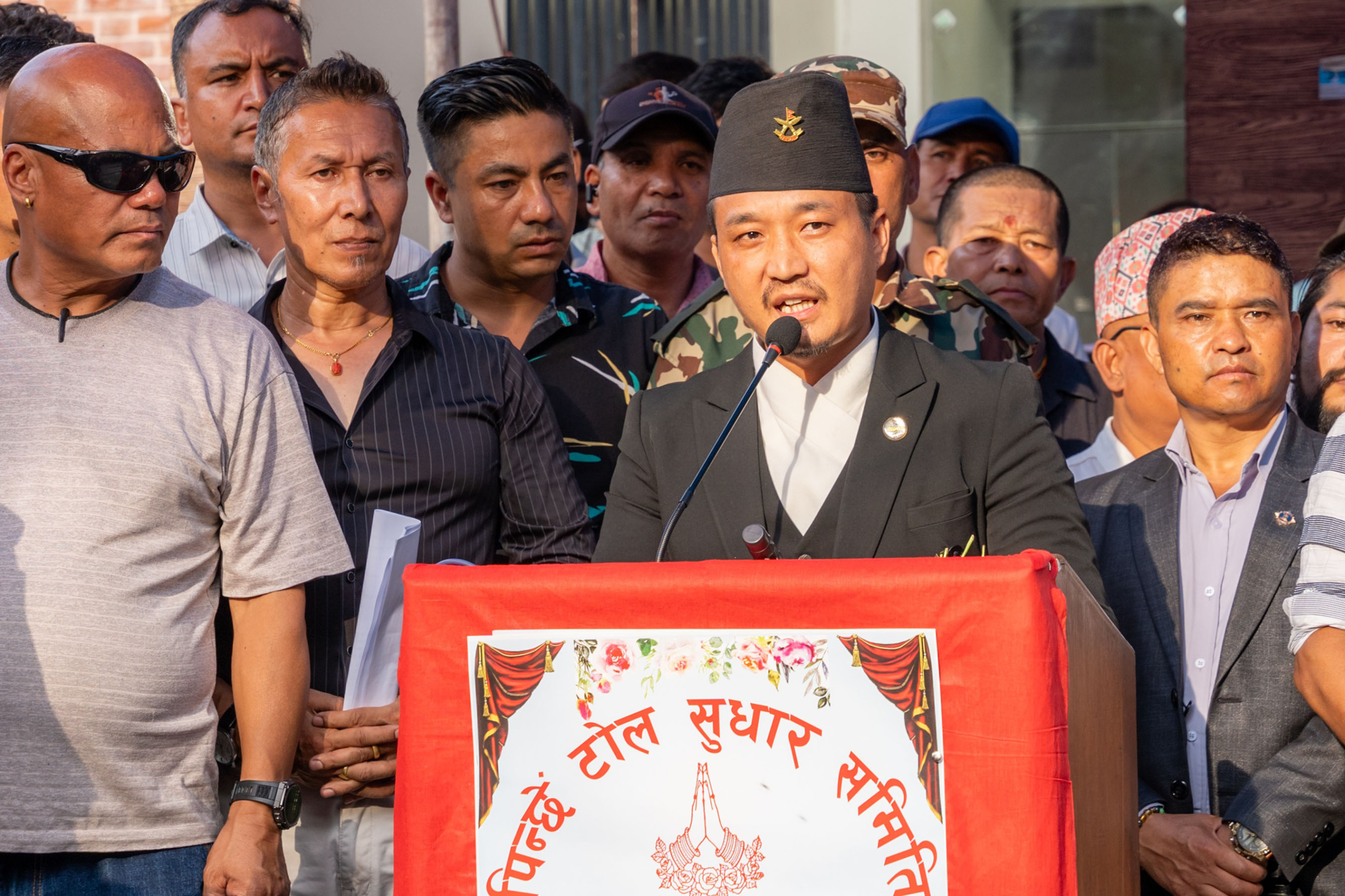     हरेक नेपालीको आशा पूरा गर्ने जिम्मेवारीमा छु, पदको घमण्ड र स्वार्थ छैन : गृहमन्त्री गुरुङ   