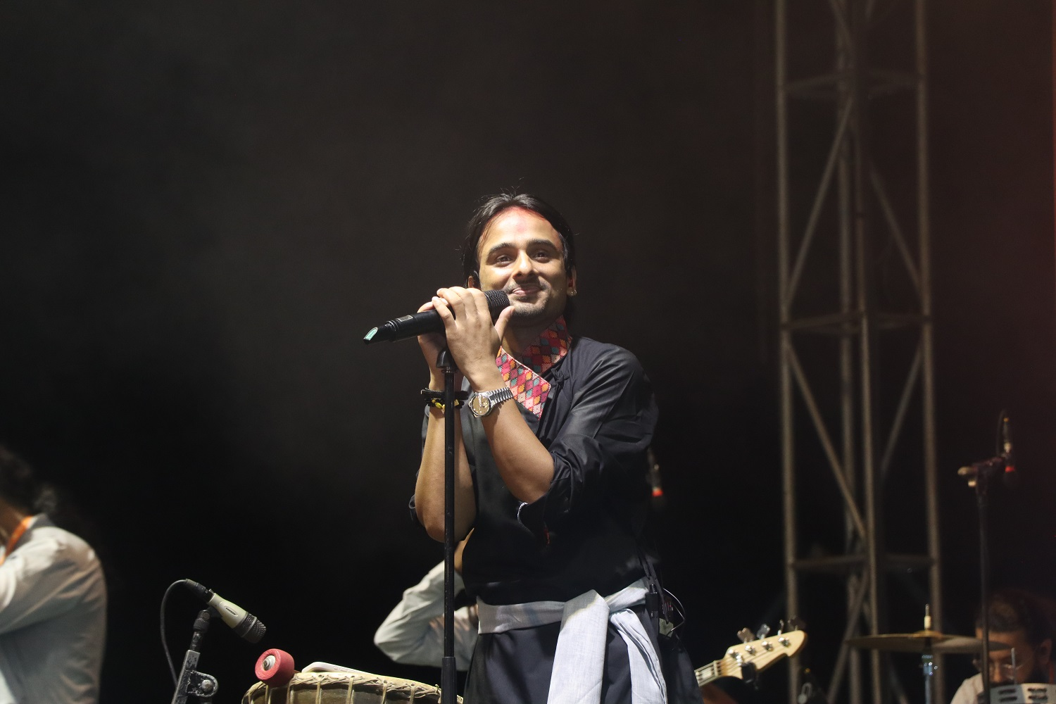     प्रकाश दुतराजको लोकसङ्गीत साङ्गीतिक समूह   