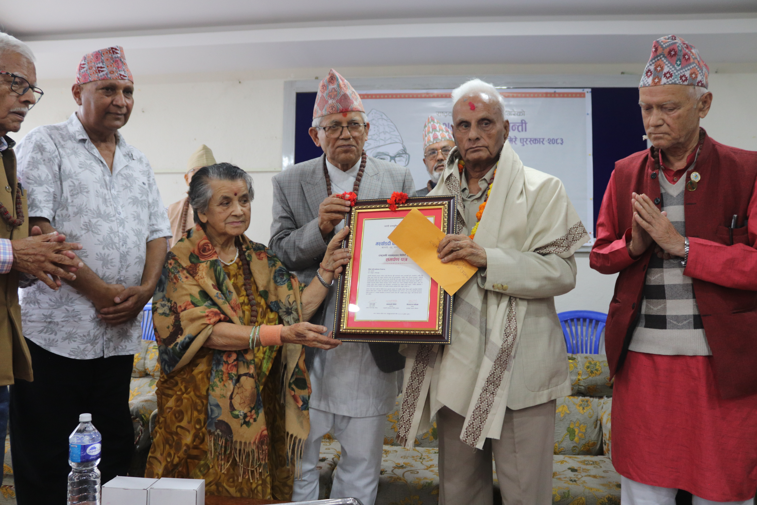     ‘राष्ट्रकवि माधव घिमिरे पुरस्कार’ वरिष्ठ गीतकार कालिप्रसाद रिजाललाई   