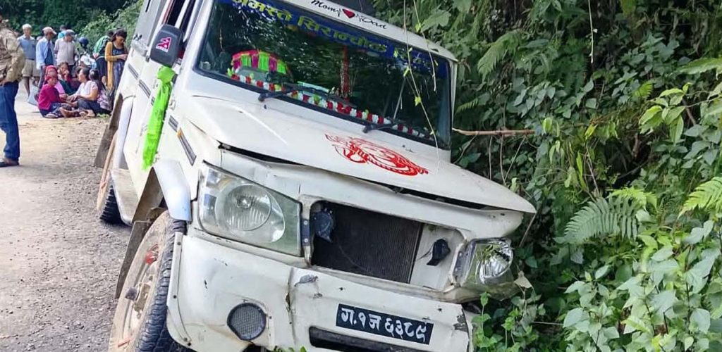     जीप दुर्घटनामा वृद्धाको मृत्यु, सात जना घाइते   