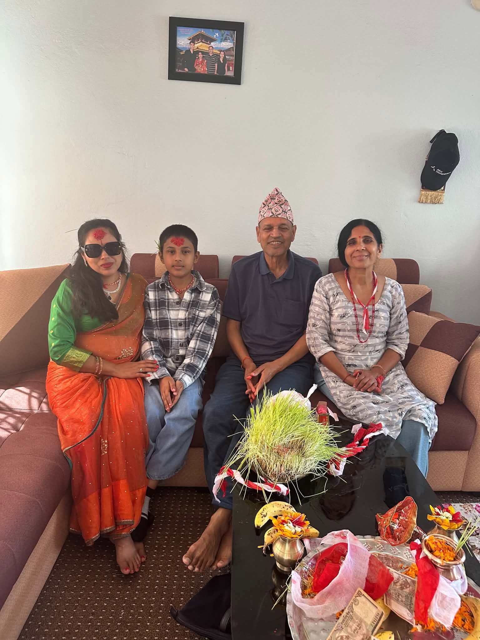 बडादसैँको टीका आज पनि लगाइँदै, काठमाडौँमा चहलपहल बढ्दै