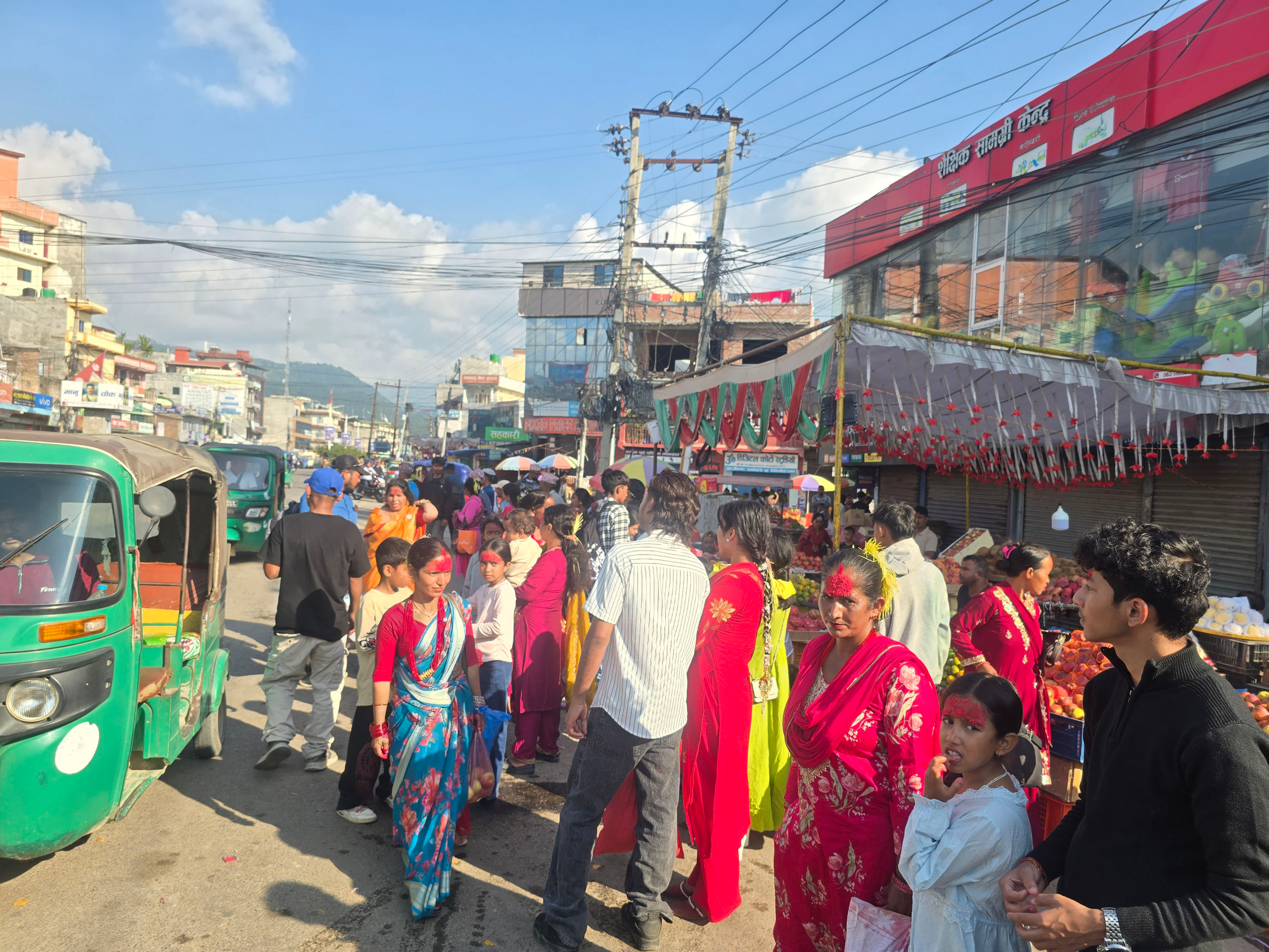     घमाइलो मौसममा रमाइलो दसैँ   