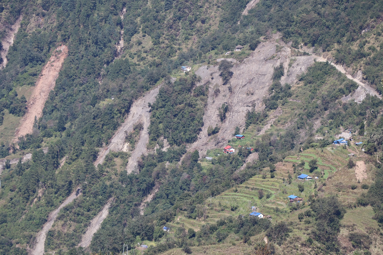     शिखका पहिरो प्रभावित भन्दछन्, ‘आश्रयस्थल भन्दा खाली घरमा बस्न सहज भयो’   
