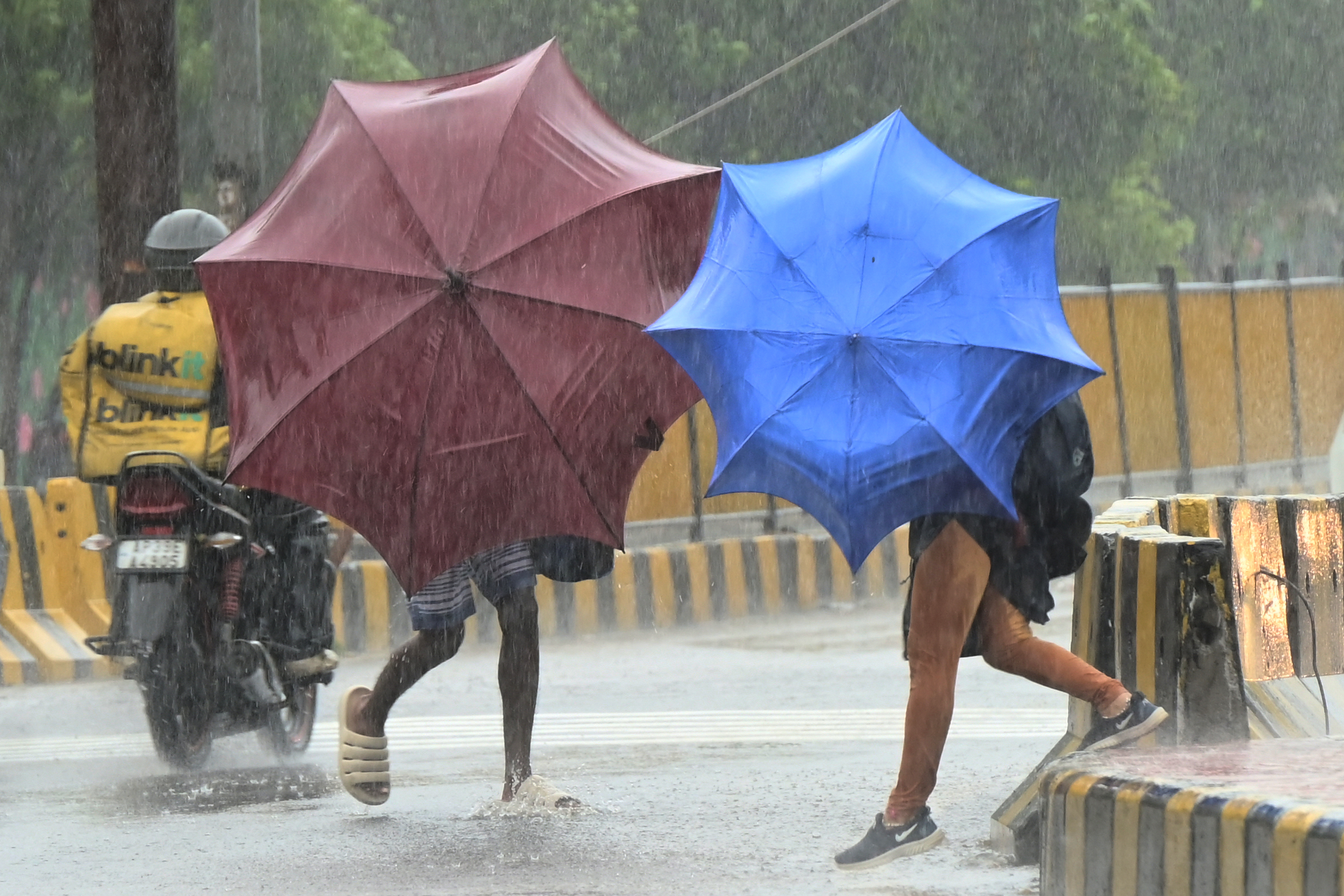अर्नब चक्रवातले आन्ध्र प्रदेशमा ३ जनाको मृत्यु, ७ सयभन्दा बढी गाउँ प्रभावित